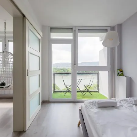 Sunny With An Unbeatable Balcony View Apartment